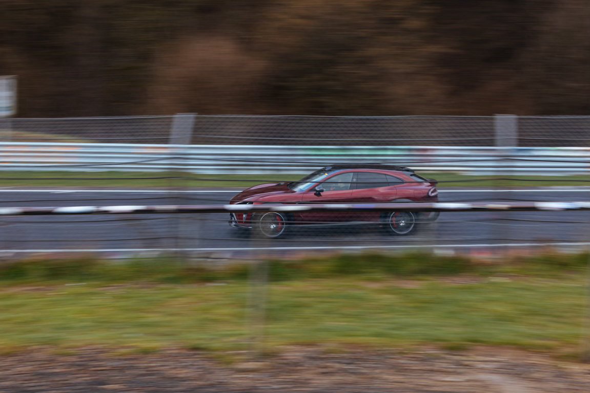 CNEVhome's tweet image. An undisguised Xiaomi YU7 GT is currently undergoing testing at the Nürburgring Nordschleife.

It features a burgundy exterior, GT decals along the side, along with a rear diffuser and large brake calipers.

Do you think it will set a new record this time?

$XIACF #NEV #ChinaEV