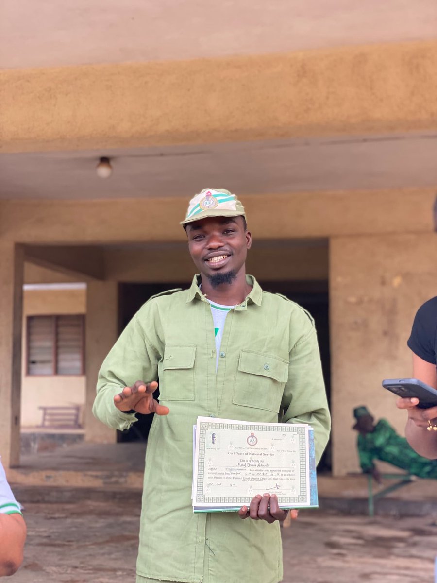 HUZZY FOOTWEAR tweet media