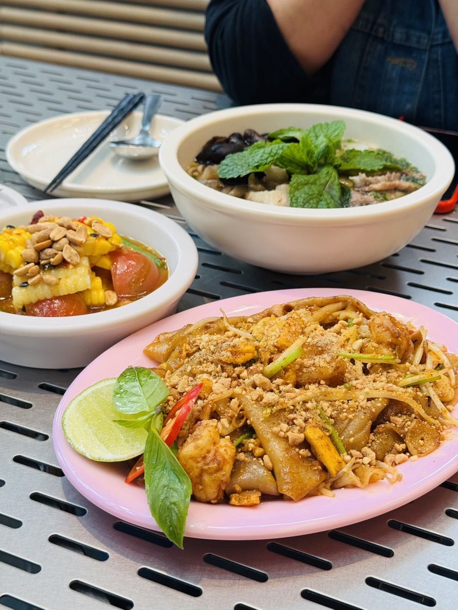 MBMuba's tweet photo. Savor the bold flavors of Thailand! Try our crispy Pad Thai with roasted peanuts u0026 tangy lime—sweet, savory, spicy, all in one bite.  #ThaiFoodLovers #FoodieJoy https://t.co/5kexWYLbuS