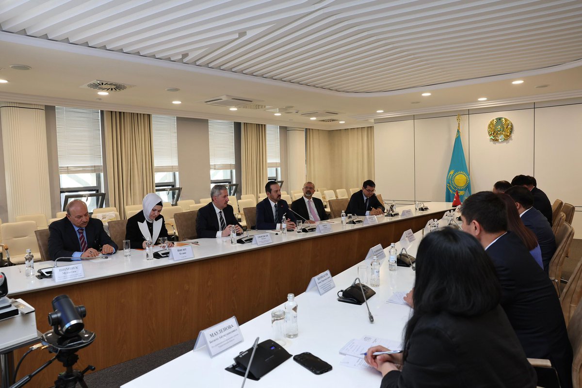 Türk dünyasının en büyük manevi merkezlerinden biri olan Türkistan’da “Ahmet Yesevi Yolunda Ahi Evran ve Ahilik” Sempozyumu’nu gerçekleştirmenin heyecanını yaşıyoruz. 

Böylelikle Atayurttan Anayurda bir kültür köprüsü daha kuruyoruz.

Bu önemli buluşma öncesinde Ticaret Bakan