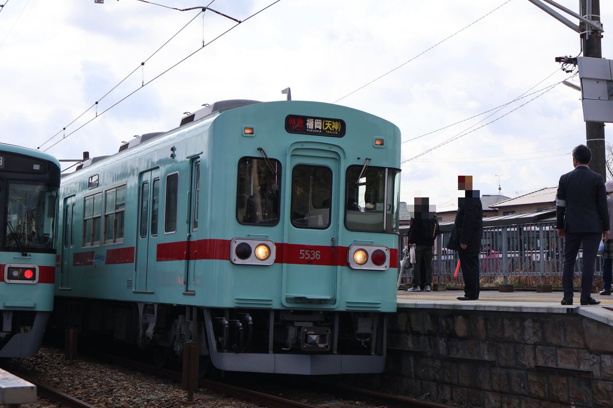 Xeon2668's tweet photo. 5136Fの5536右側の尾灯ってやたら赤い気がするけど何か理由あるのかな https://t.co/vTeHCtv6dM