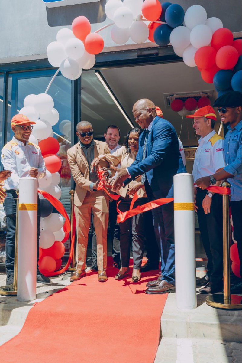 VivoEnergy's tweet photo. ๐ New service station alert! In March, we inaugurated a new #Shell service station in Jwaneng, Botswana. Located along a key transit route, the new service station will support tourism, logistics, and trade.
#BiggerBolderBetterTogether #VivoEnergyBotswana #ShellBotswana https://t.co/OzVgCGxgC4