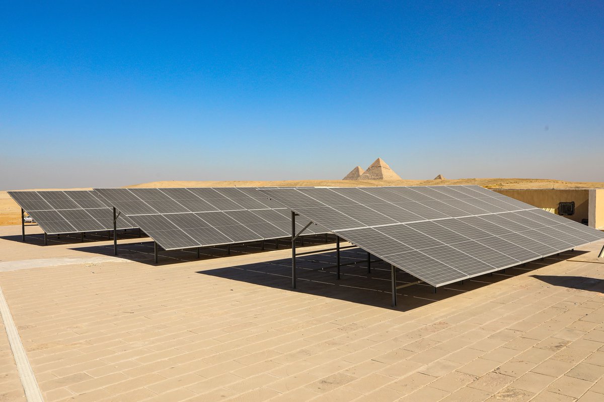 UNDPEgypt's tweet image. #Tourism is a key pillar of #Egypt’s economy, but overconcentration can increase pressure on ecologically important areas 🌍🌿 

#SustainableTourism strengthens competitiveness and long-term resilience. 

🌟 Investment 
💸 Local economy 
🤝 Communities 
🌱 Environment