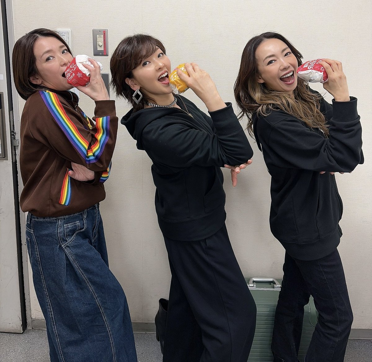 太陽とシスコムーンofficial tweet media