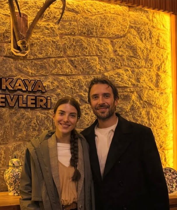 Enerjileri ve uyumları sahneye de yansıyan sezonun en iyi partnerleri🤍
#Denizbaysal &amp; #Ulaştunaastepe