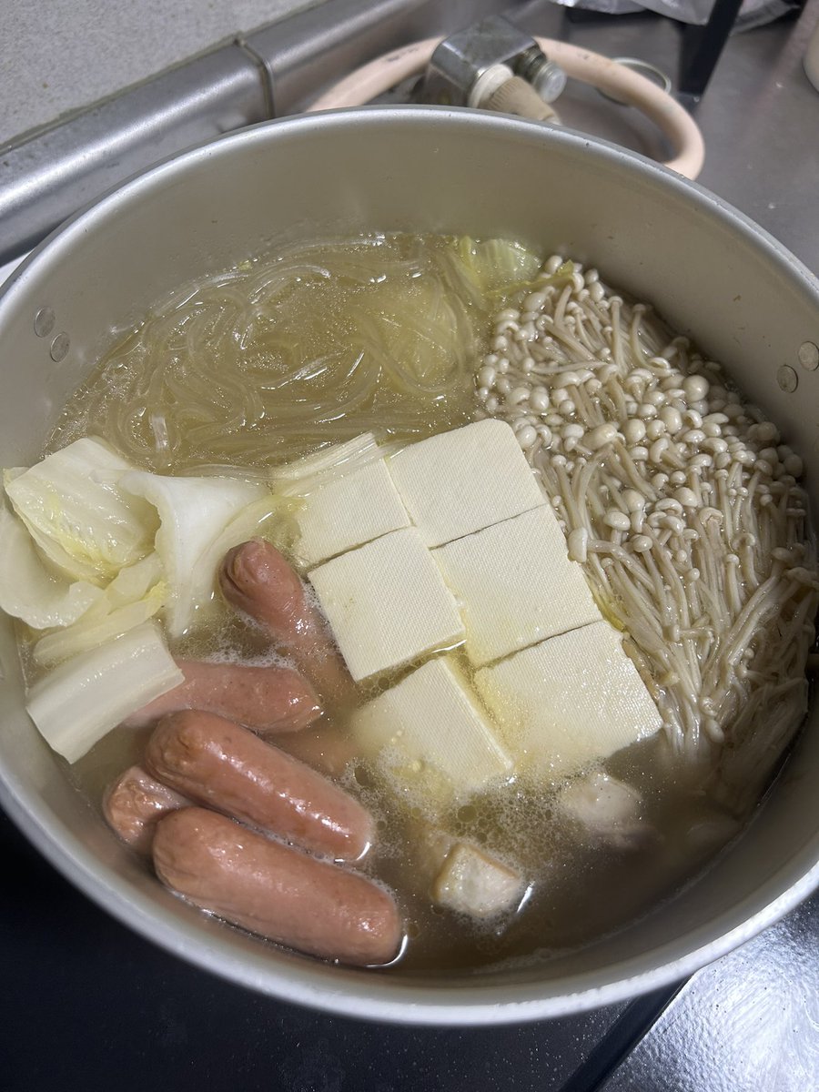 ほとり tweet media