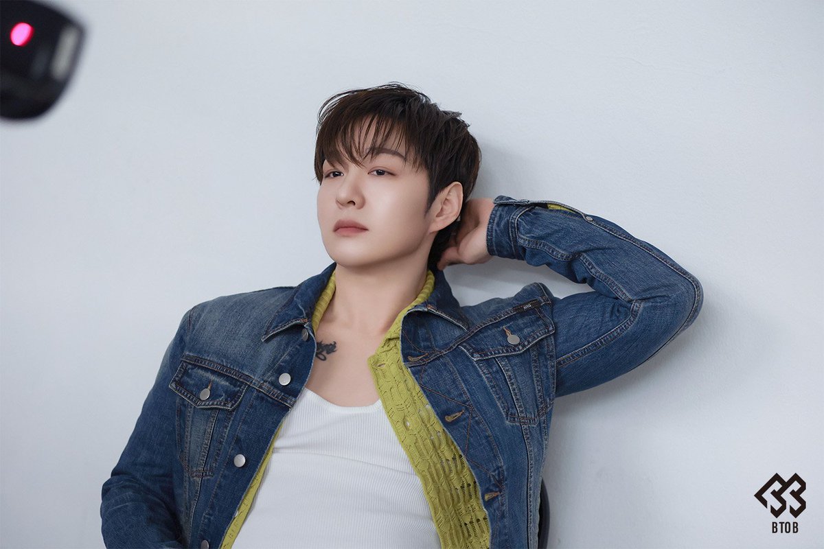oltutl's tweet photo. 코스모폴리탄 4월호 촬영 현장 비하인드 #이창섭 https://t.co/AxiCRqoXQT