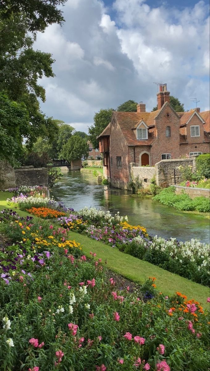 AppartDesign's tweet photo. British countryside https://t.co/JKFWWvwsKl