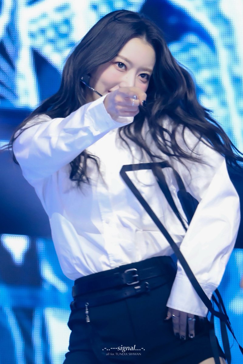 𝘴𝘪𝘨𝘯𝘢𝘭 tweet media