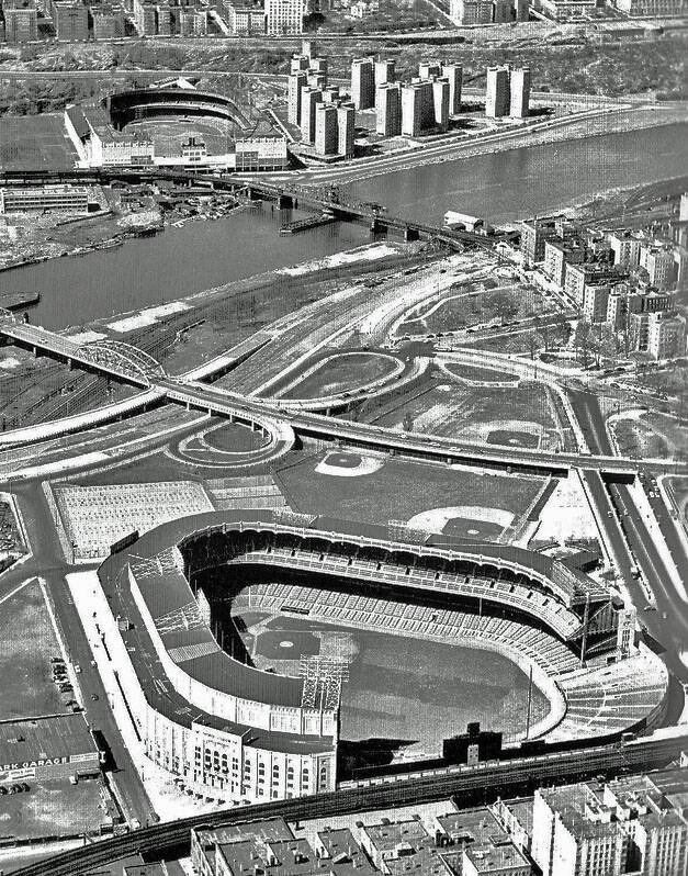 baseballinpix's tweet photo. Aerial shot of Yankee Stadium and Polo Grounds. Just a quarter of a mile away, the Yankees played their home games at the Polo Grounds from 1913-22, until their own stadium was built. https://t.co/f02Kv8akub