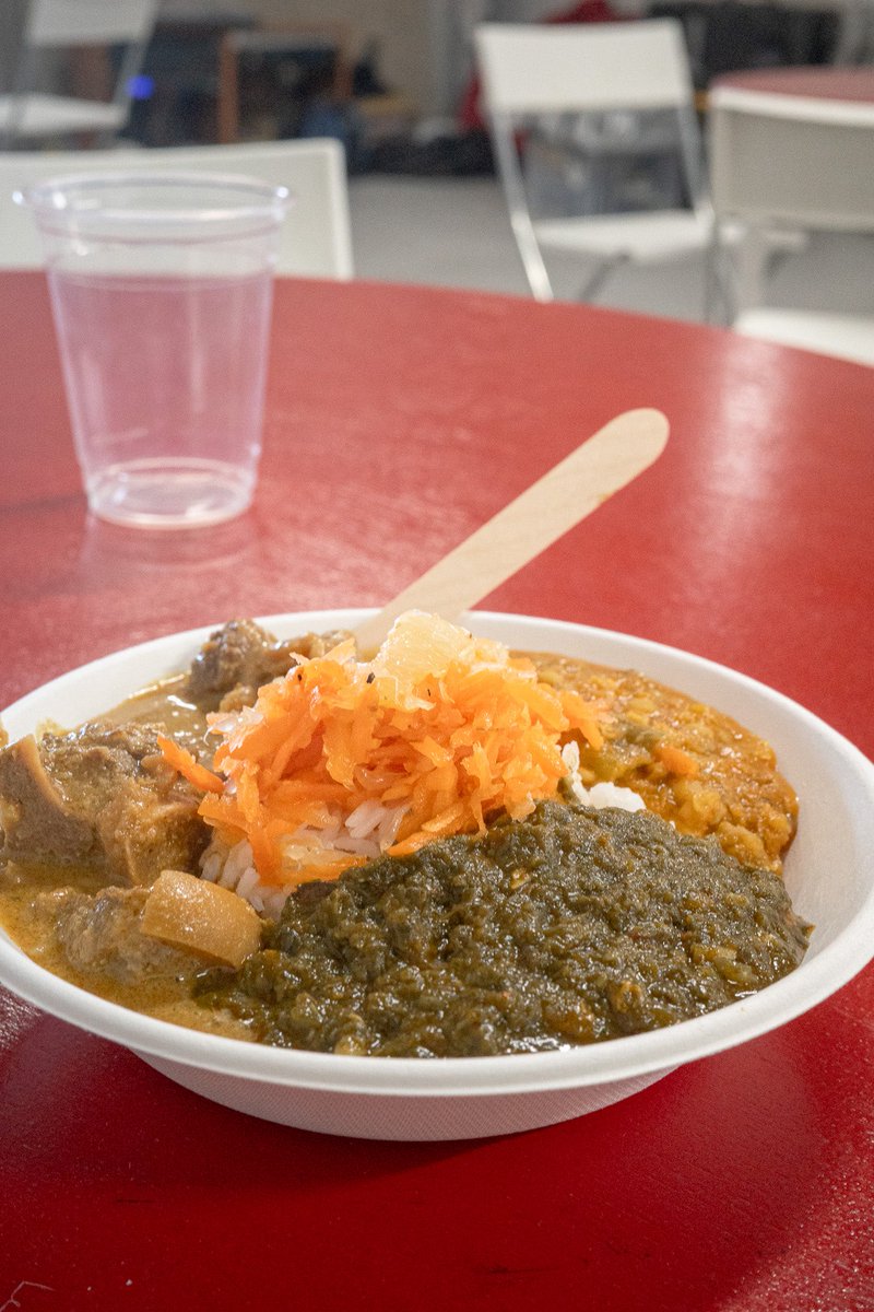 mitchel__'s tweet photo. 万珍音楽祭 at mangosteen hokuto &amp; GASBON METABOLISM

カレーもパンもドーナツもコーヒーも全部美味しかったから、今度から『美味しい音楽祭』ってタイトルにしたら良いと思った。 https://t.co/yEMZQQbcY3