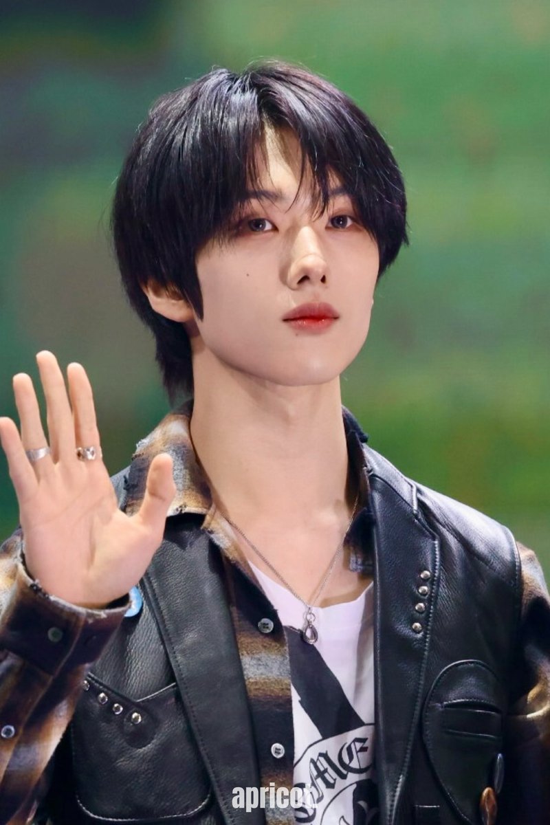 𝐚𝐩𝐫𝐢𝐜𝐨𝐭. tweet media