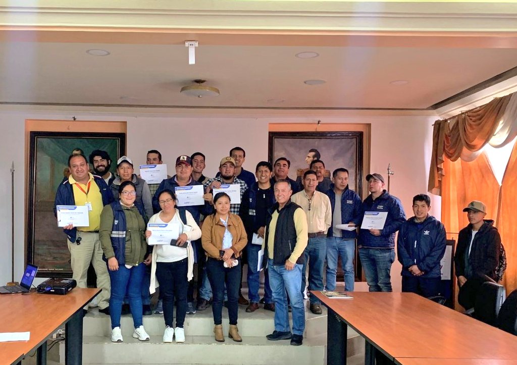 AgrocalidadZ5's tweet photo. #Bolívar | Capacitamos a médicos veterinarios que laboran en eventos de concentración animal, en temas de sanidad animal e informantes zoosanitarios, así fortalecemos la vigilancia epidemiológica del país. #AgrocalidadCapacita https://t.co/5S72BwK3qp