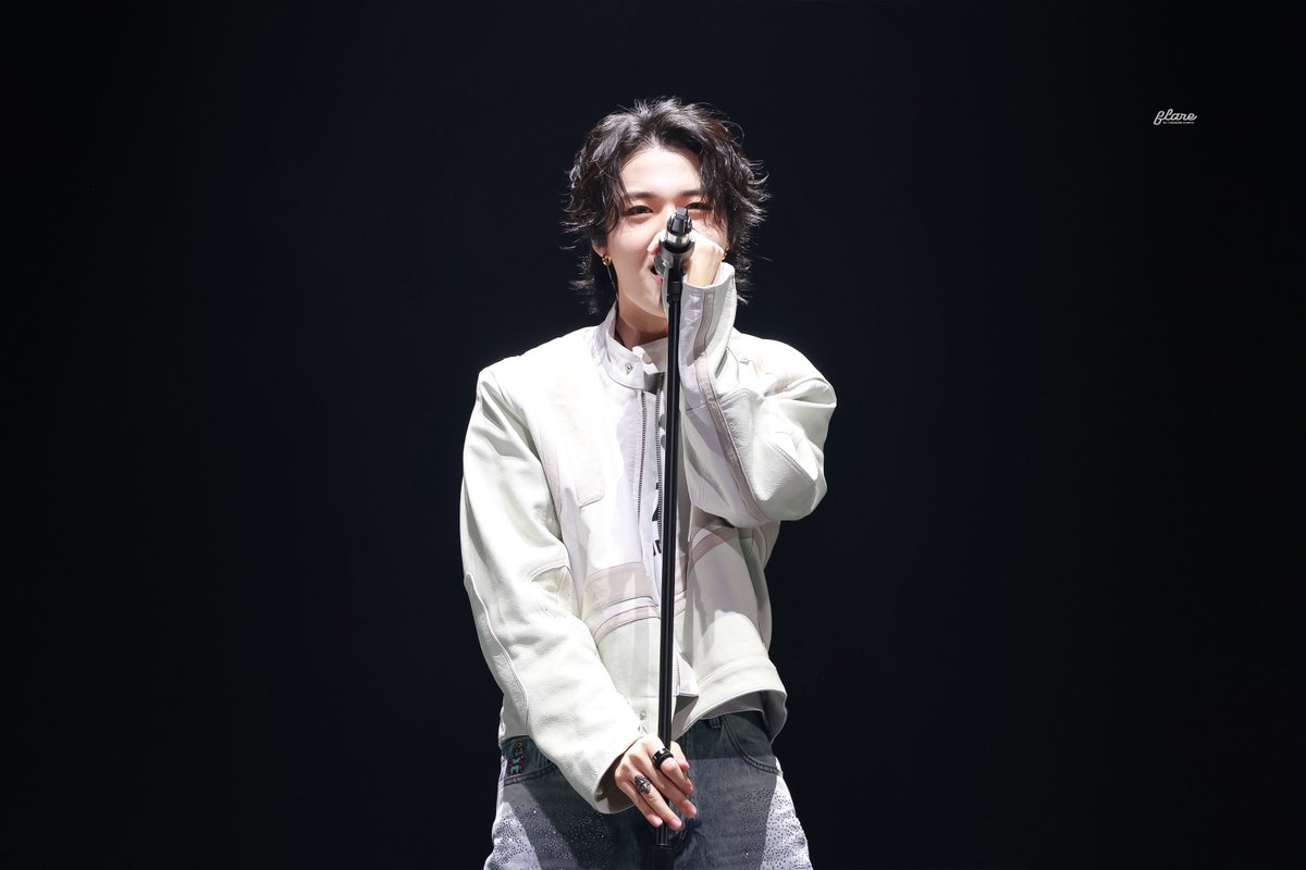 𝙛𝙡𝙖𝙧𝙚 tweet media