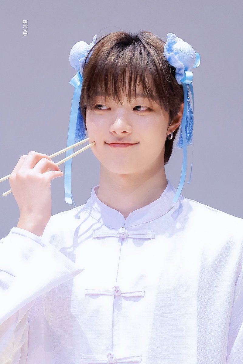 𝙗𝙚𝙮𝙤𝙣𝙙. tweet media