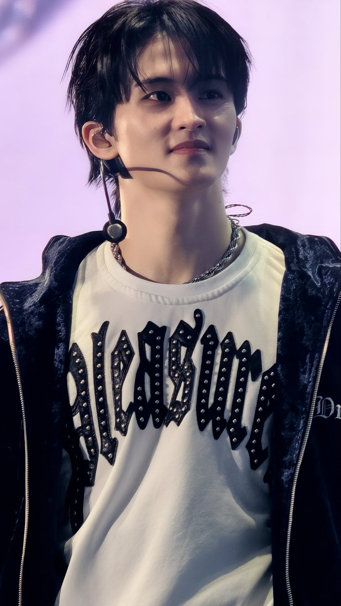 Amaymila331's tweet photo. 👀

#AprilFoolsDay
#마크 #MARK 
#NCTDREAM https://t.co/5DpsQrfaNO