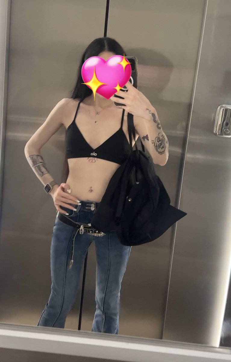 𝐋𝗂𝖾𝗏𝖺. 🧁 tweet media