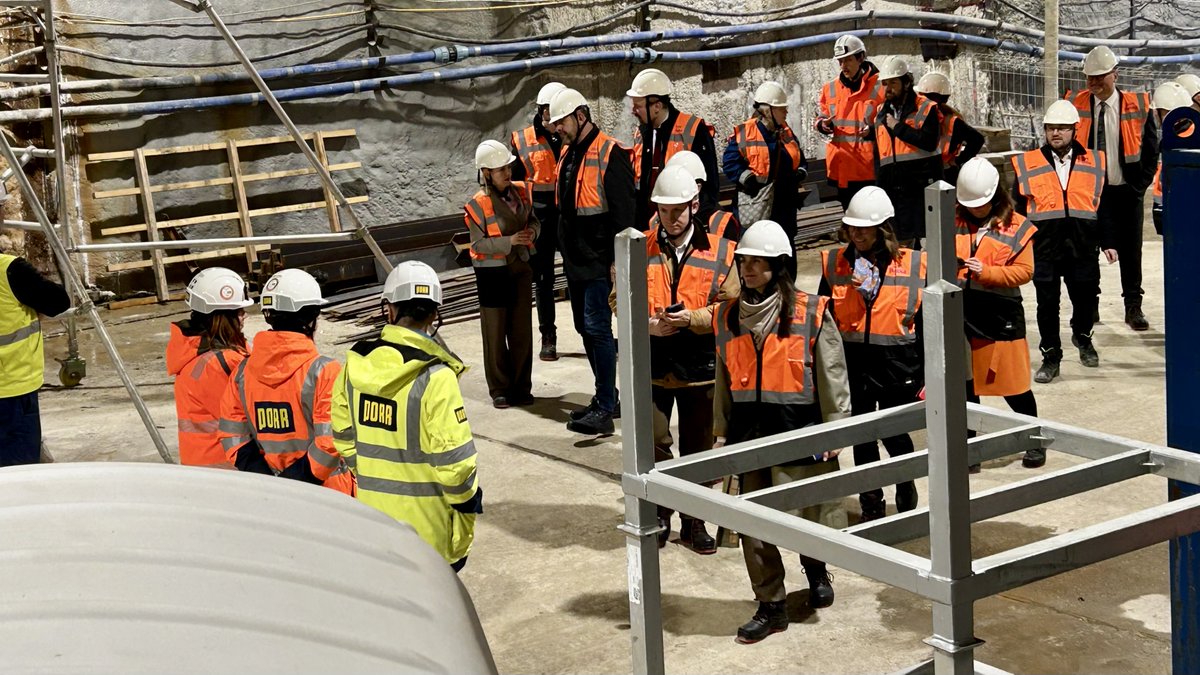 PortPolska_info's tweet image. 🚄 - Właśnie tu, w Łodzi, rozpoczęła się pierwsza budowa Kolei Dużych Prędkości #KDP w tej części Europy. Komora startowa #Retkinia , do której schodzimy, jest kluczową częścią linii kolejowej "Y" #Warszawa - #Łódź - #Poznań / #Wrocław - Piotr #Rachwalski @PortPolska_info,