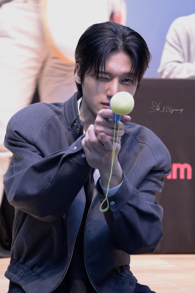 🐈⬛🦋 tweet media