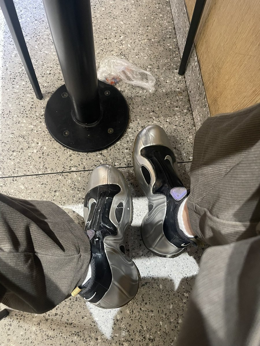 冰美式° tweet media