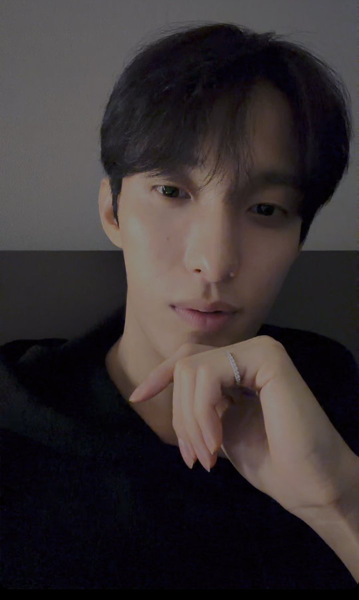 There’s something in the air right now… I’m obsessed, Lee Dokyeom 😭