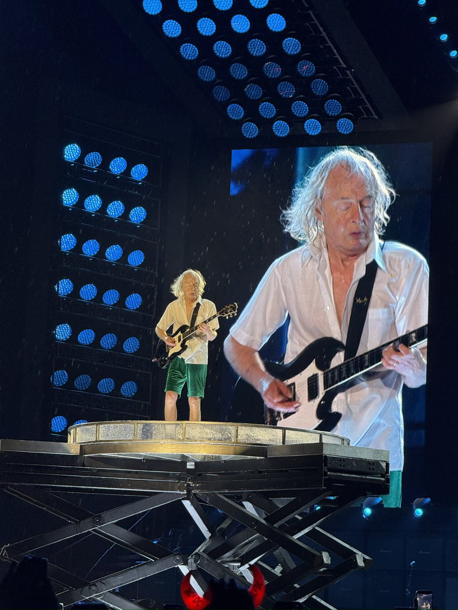 Robert 🤘🎶 tweet media