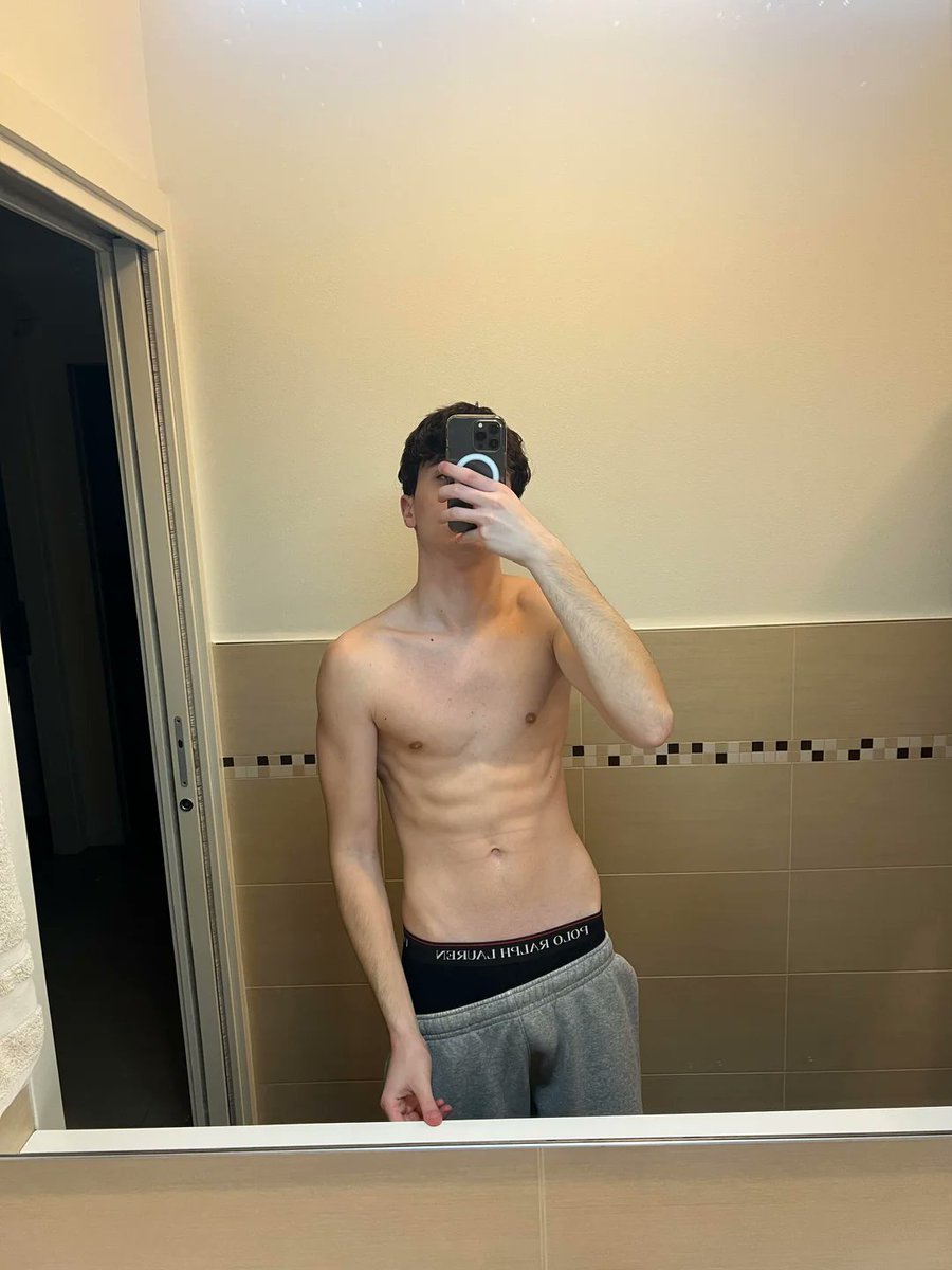 Daily Bros tweet media