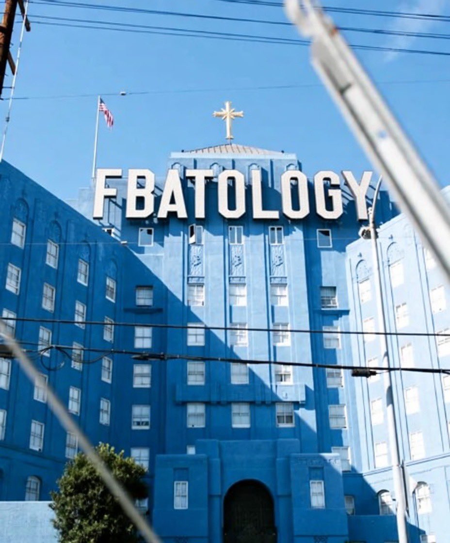 100kara305's tweet photo. Okay I found the compound where yall can go and express this new found religion…..😂 @Chippdadon https://t.co/8kTjJFbGlb