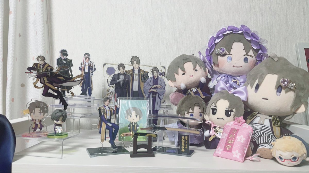 aya007112's tweet photo. 今年は模造刀買ったりしてとっても幸せ(  ´˘`  )
今日作った長谷部イメージのペンケース✨️
#3月31日はへし切長谷部国宝指���記念日 https://t.co/r4lfg8o8r7