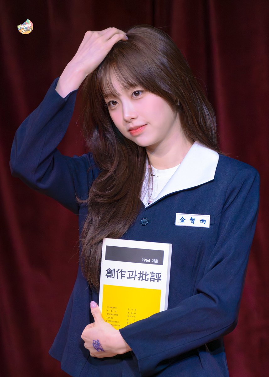 Chuingcandy106's tweet photo. 250622 팬싸인회

#만우절 #AprilFoolsDay
#츄 #chuu https://t.co/gxt5rjXebR