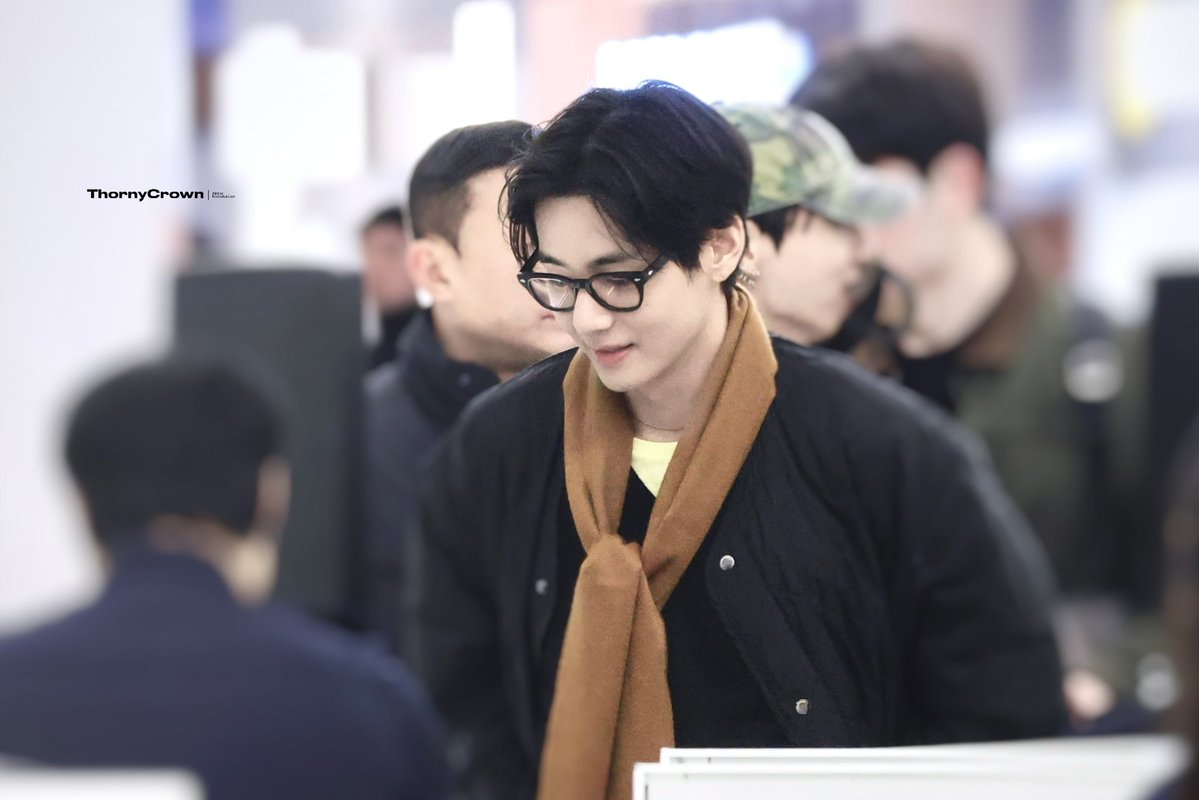 𝑻𝒉𝒐𝒓𝒏𝒚𝑪𝒓𝒐𝒘𝒏 tweet media