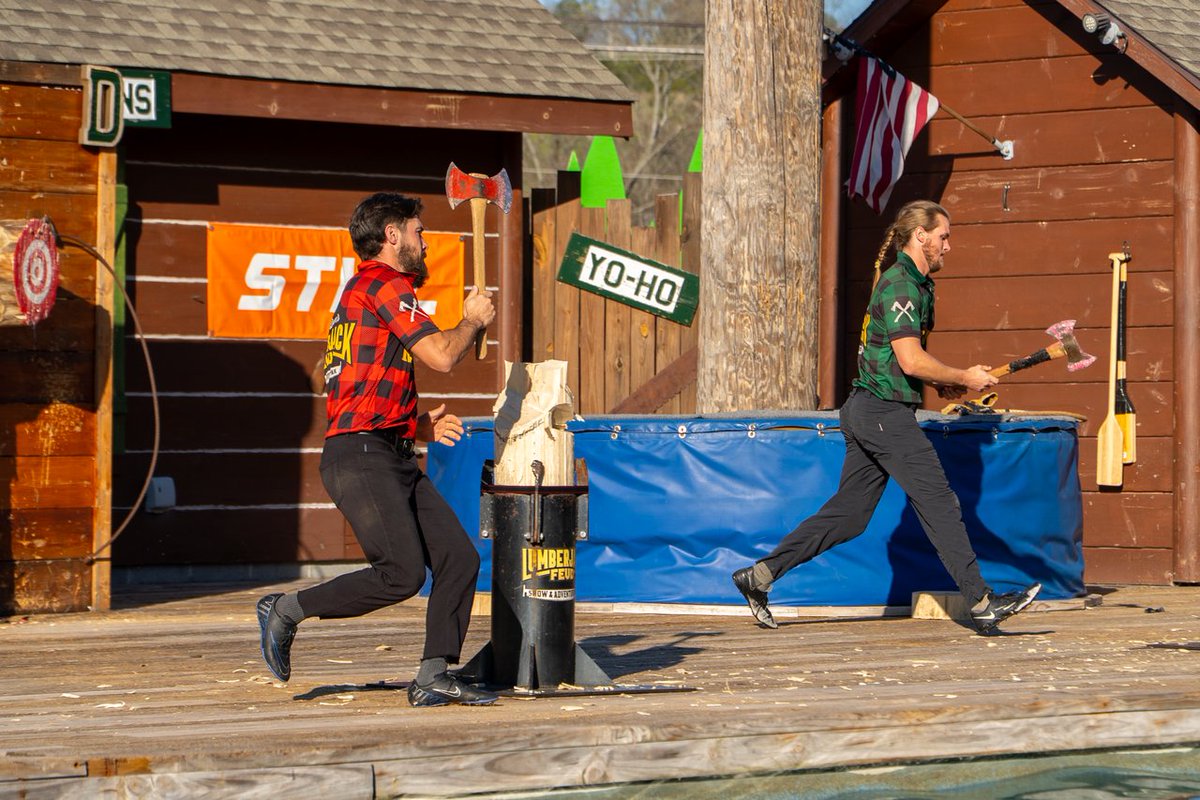 Paula Deen's Lumberjack Feud Supper Show tweet media