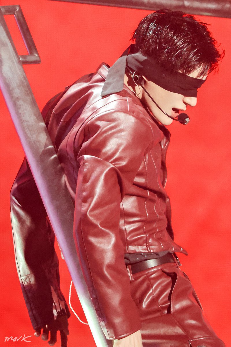 𝟬𝟭 tweet media