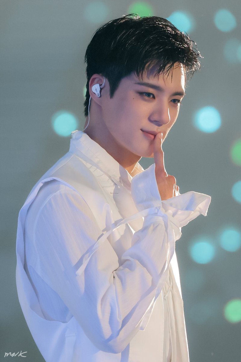 𝟬𝟭 tweet media