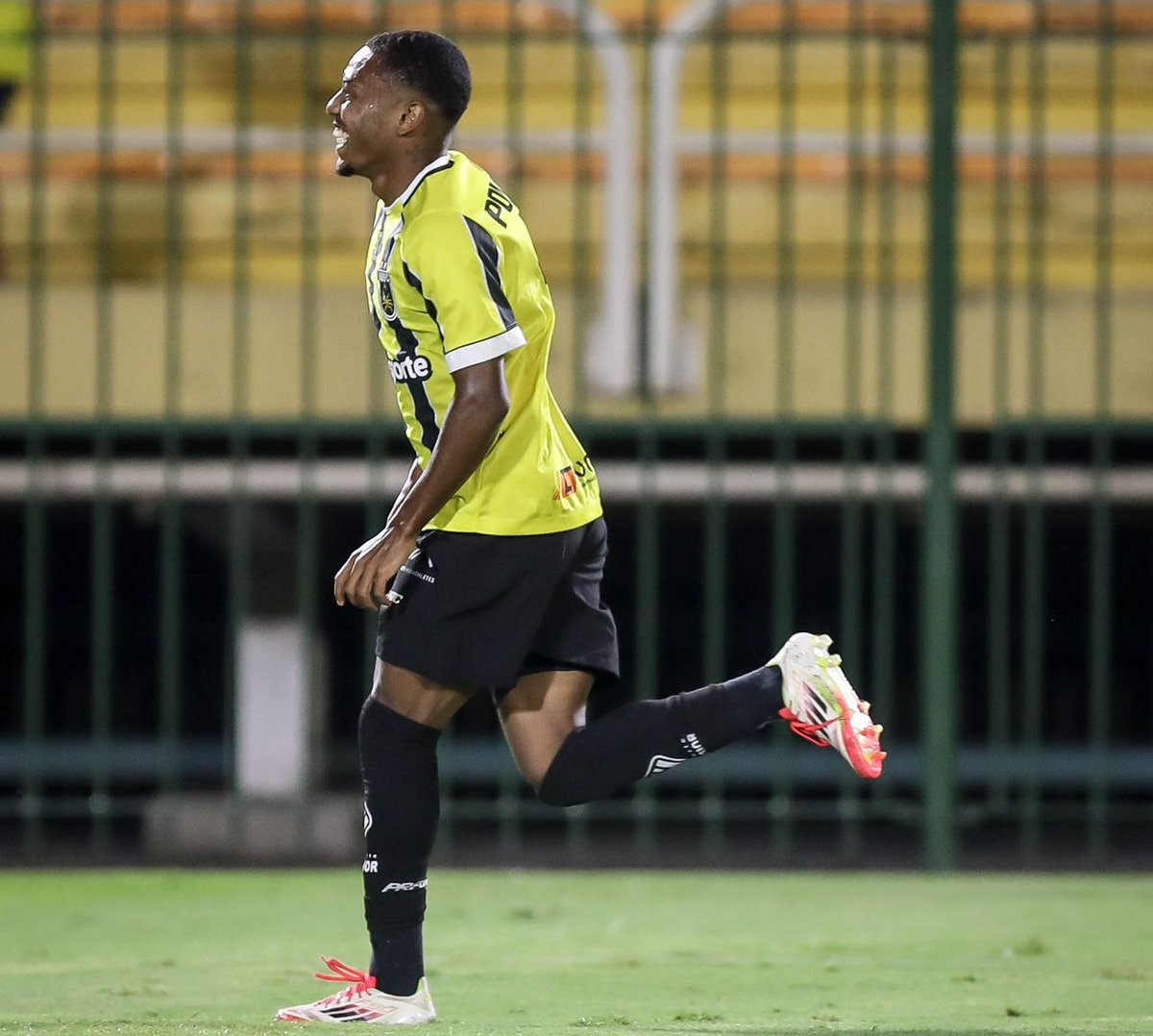 Fellipinho comemora bom começo no Volta Redonda e projeta estreia na Série C bit.ly/411lQrZ