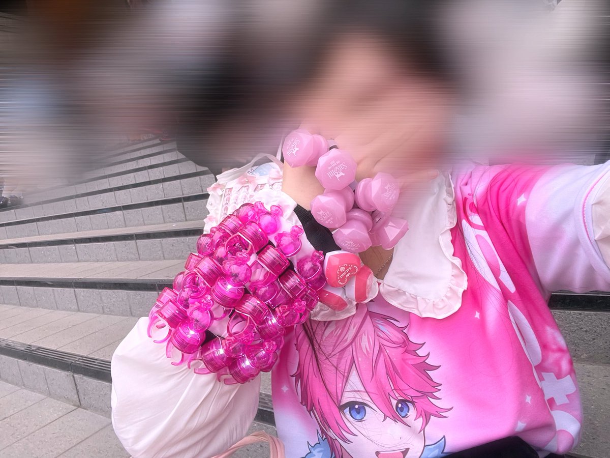 JUMP__0929's tweet photo. ピンク色の世界ෆ
公演後だし人も凄かったからモザ多め🫠
リンライも何個かカバンに閉まっちゃったから少なめ🙃🙃 https://t.co/90sZBhEGn4