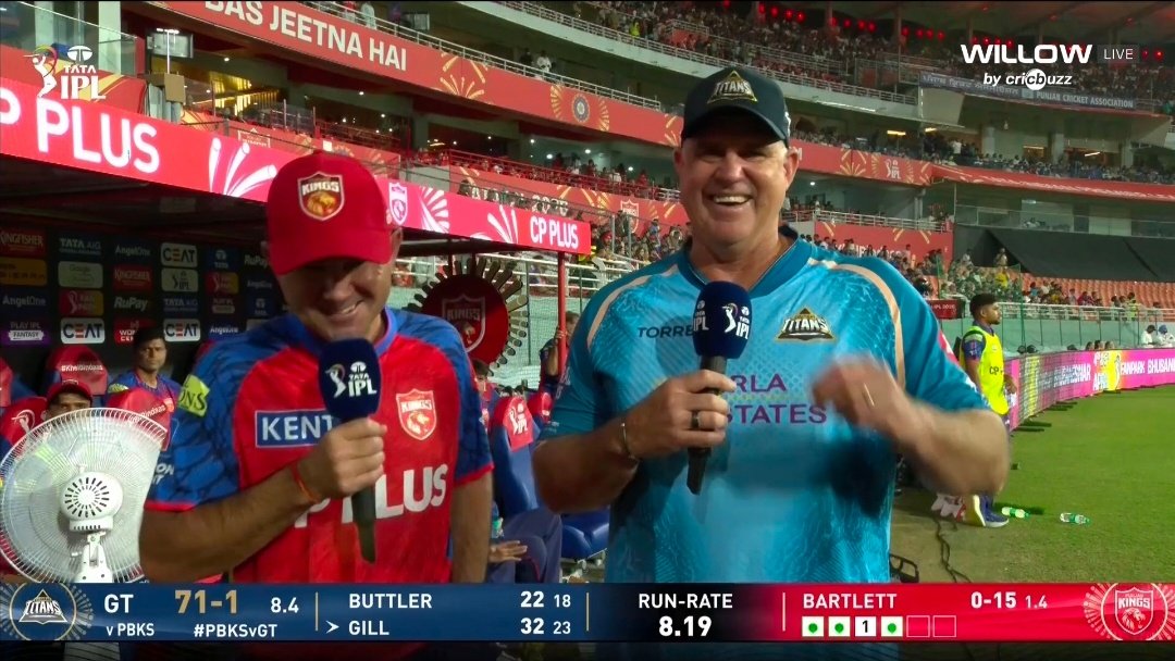 Hailkohli18's tweet photo. Hayden: "Why are there so many gaps between RCB matches?"

Ponting: "Once, CSK had a gap of 2 years between matches."(Laughs) 😭😭 https://t.co/lZJKW3lDAl