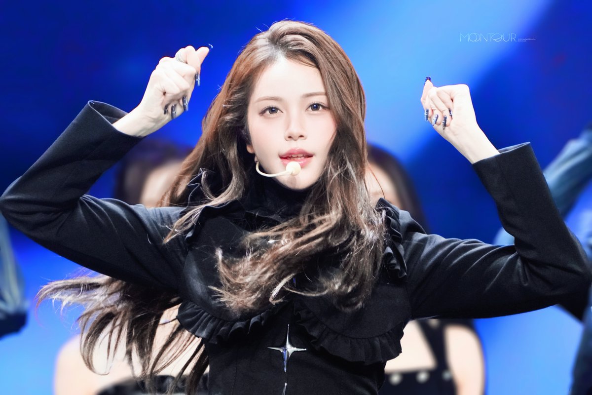 MoonTour. tweet media