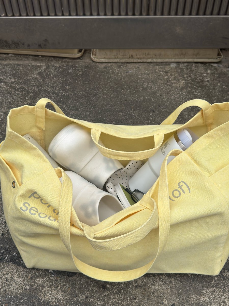 new update 🏃🏻

포서백 뉴컬러 레몬 버터가 추가되었습니다.
산뜻한 색감의 원단에 밝은 그레이 컬러 나염으로 봄 코디에 포인트로 추천드립니다.