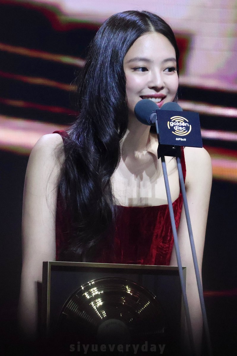 siyueveryday's tweet photo. 260110 GDA

#제니 #JENNIE #AprilFoolsDay https://t.co/8X0MWS1KAX