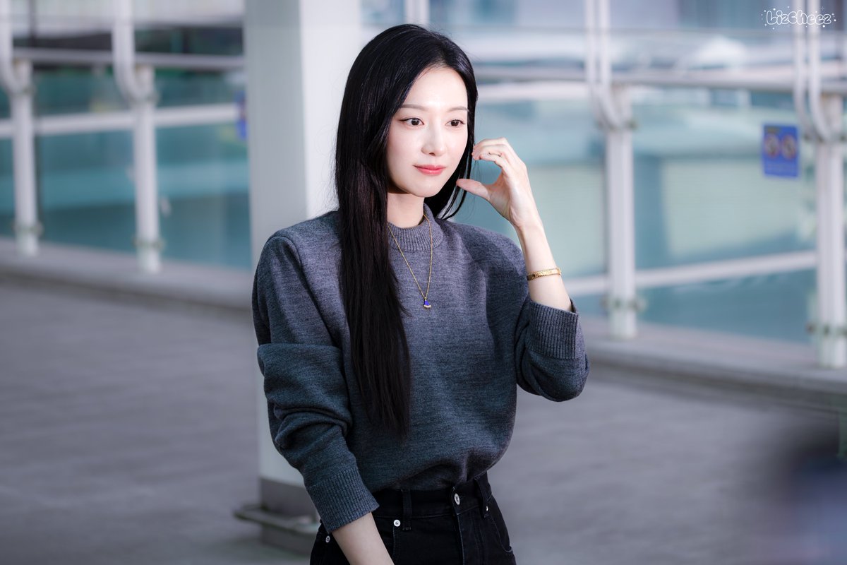 𝑳𝒊𝒛_𝑪𝒉𝒆𝒆𝒛 tweet media