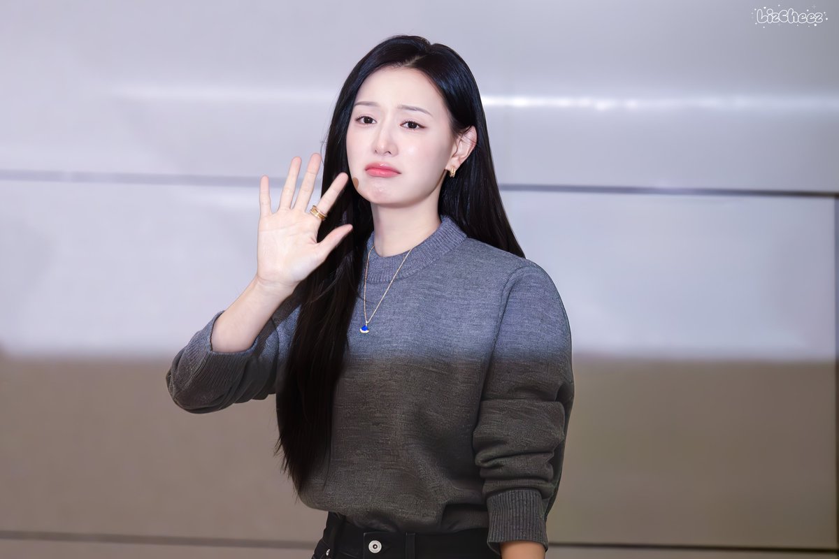 𝑳𝒊𝒛_𝑪𝒉𝒆𝒆𝒛 tweet media