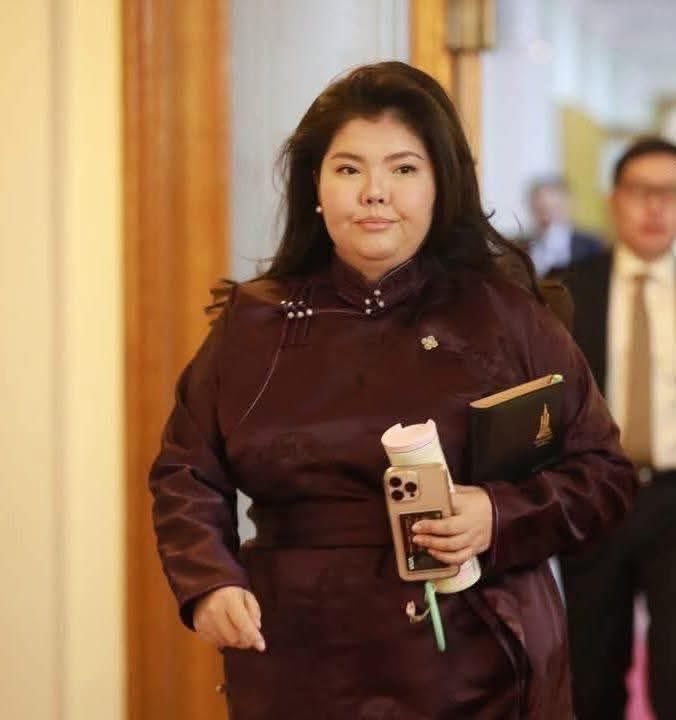 Лхамхүүгийн Мөнхбат tweet media