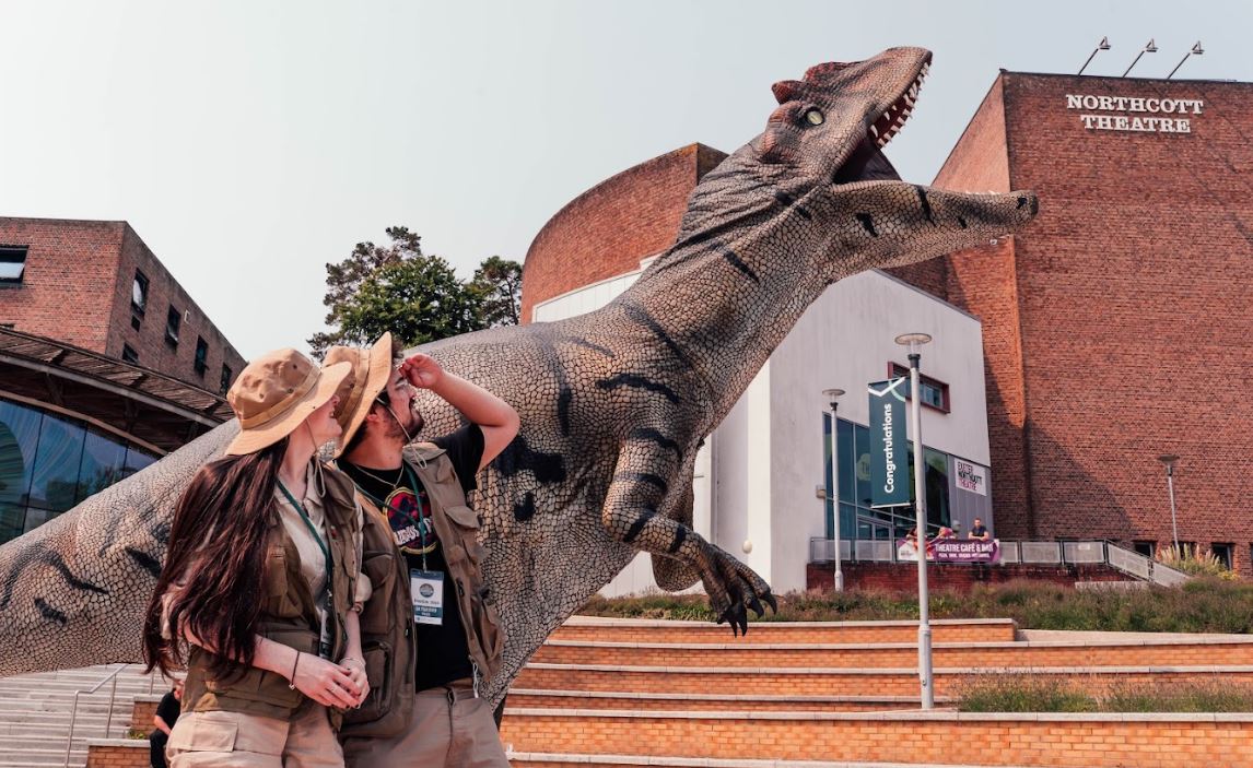 TetZoo's tweet image. We can't wait to see you at Hilton Birmingham Metropole for #DinoConUK on July 25th-26th, it's going to be huge and exciting with TONS happening. Talks, workshops, panels, vendors, book signings and more. If you like #dinosaurs you won't want to miss out. Here are pics from 2025.