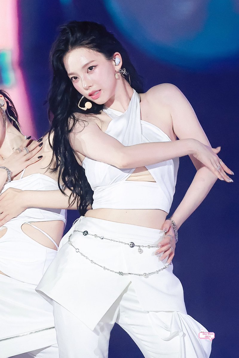 Happy April Fools - 2🤣🤣
#만우절 #AprilFoolsDay
#KARINA #카리나 #AESPA #에스파