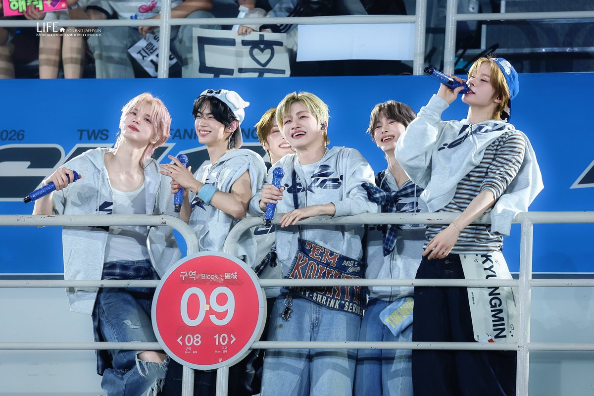 ๐๐๐๐ tweet media