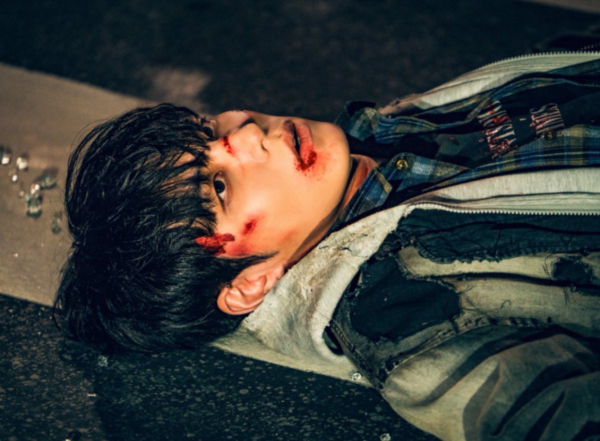 whenwelo1's tweet photo. 아..
피투성이에 개눈깔하고 길바닥에쓰러진ㄱㅇㅍ 보니까 구르기 위해 태어난 말단형사 이런거 생각나고 걍 존나룽해짐..
ㅇㄷㅇ들어오고 막내탈출해서 맨날 둘이 꼭 붙어다녓는데 같이 범인쫓다가 이지경으로 줘터지면 옆에서 질질짜고잇는 ㅇㄷㅇ한테
야..
안죽을테니까그만울어
이런소리하실것같고 https://t.co/4vesZrWfpA