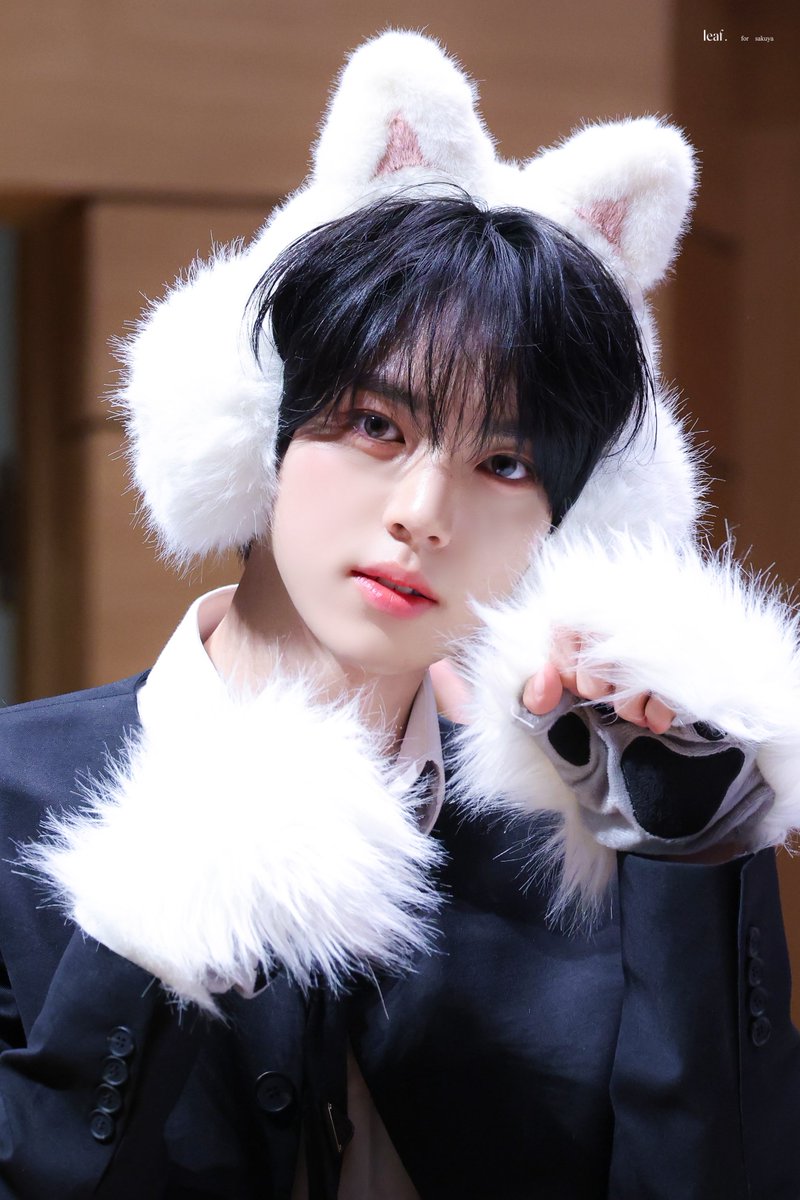 𝐥𝐞𝐚𝐟. tweet media