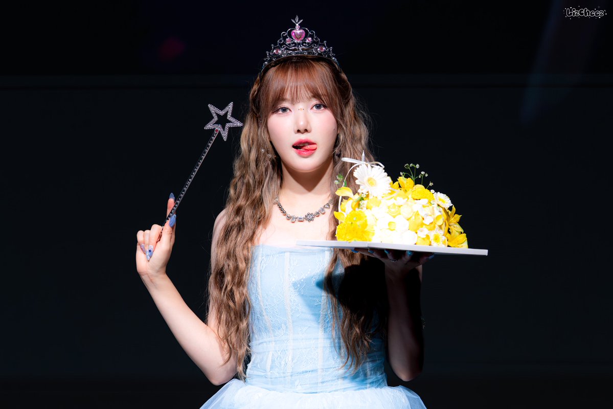 𝑳𝒊𝒛_𝑪𝒉𝒆𝒆𝒛 tweet media