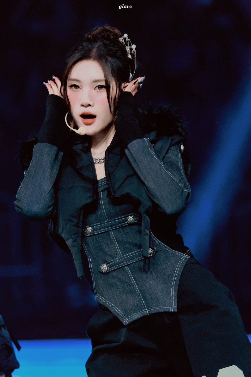 𝙂𝙇𝘼𝙍𝙀 tweet media